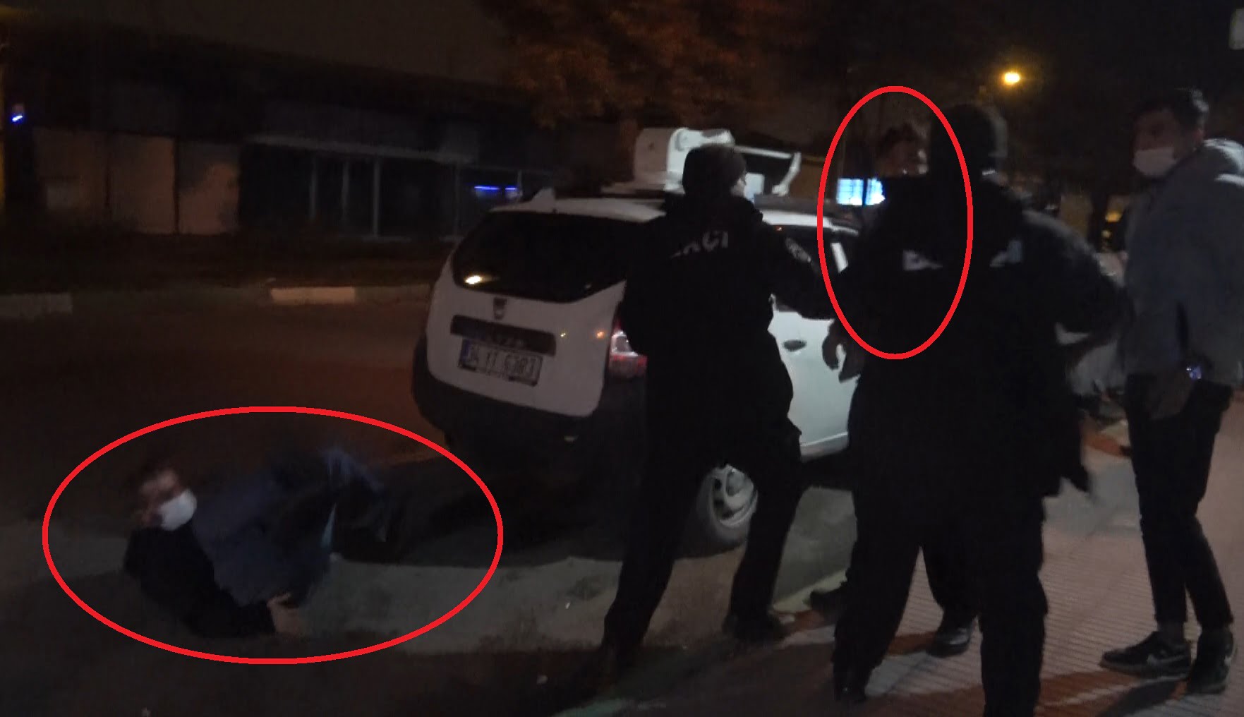 Kısıtlamayı ihlal etti, muhabirin burnunu kırdı