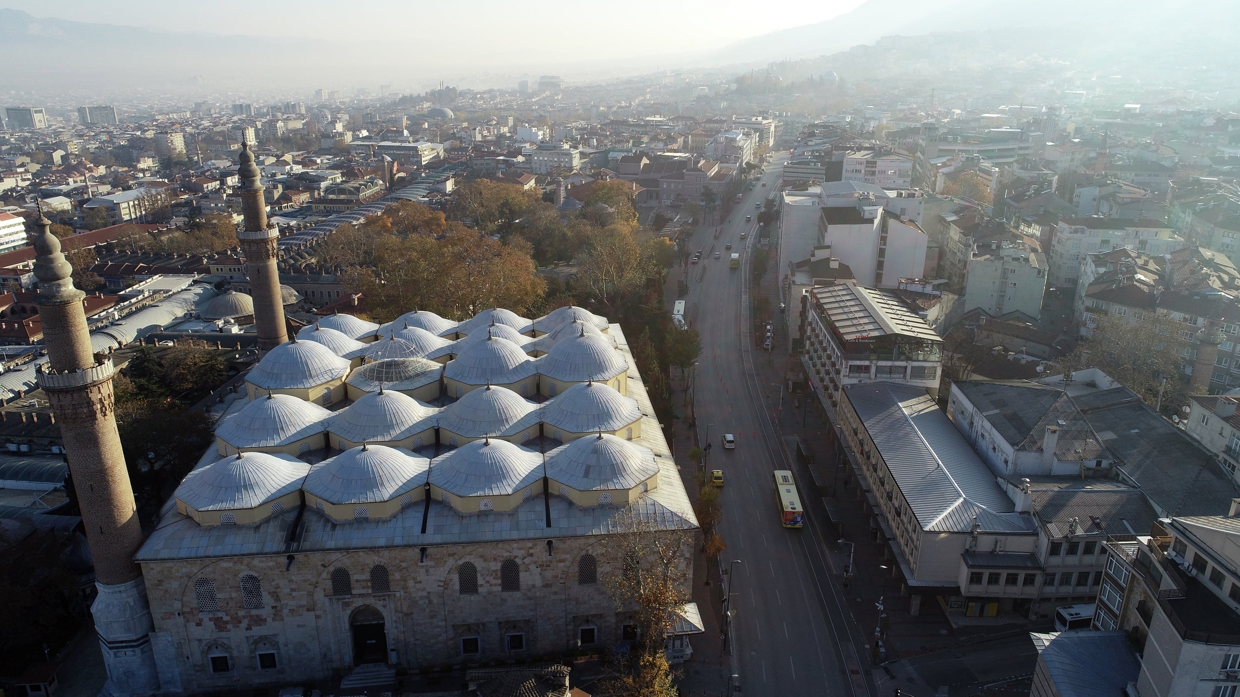 Bursa’da boş kalan meydanlar havadan görüntülendi