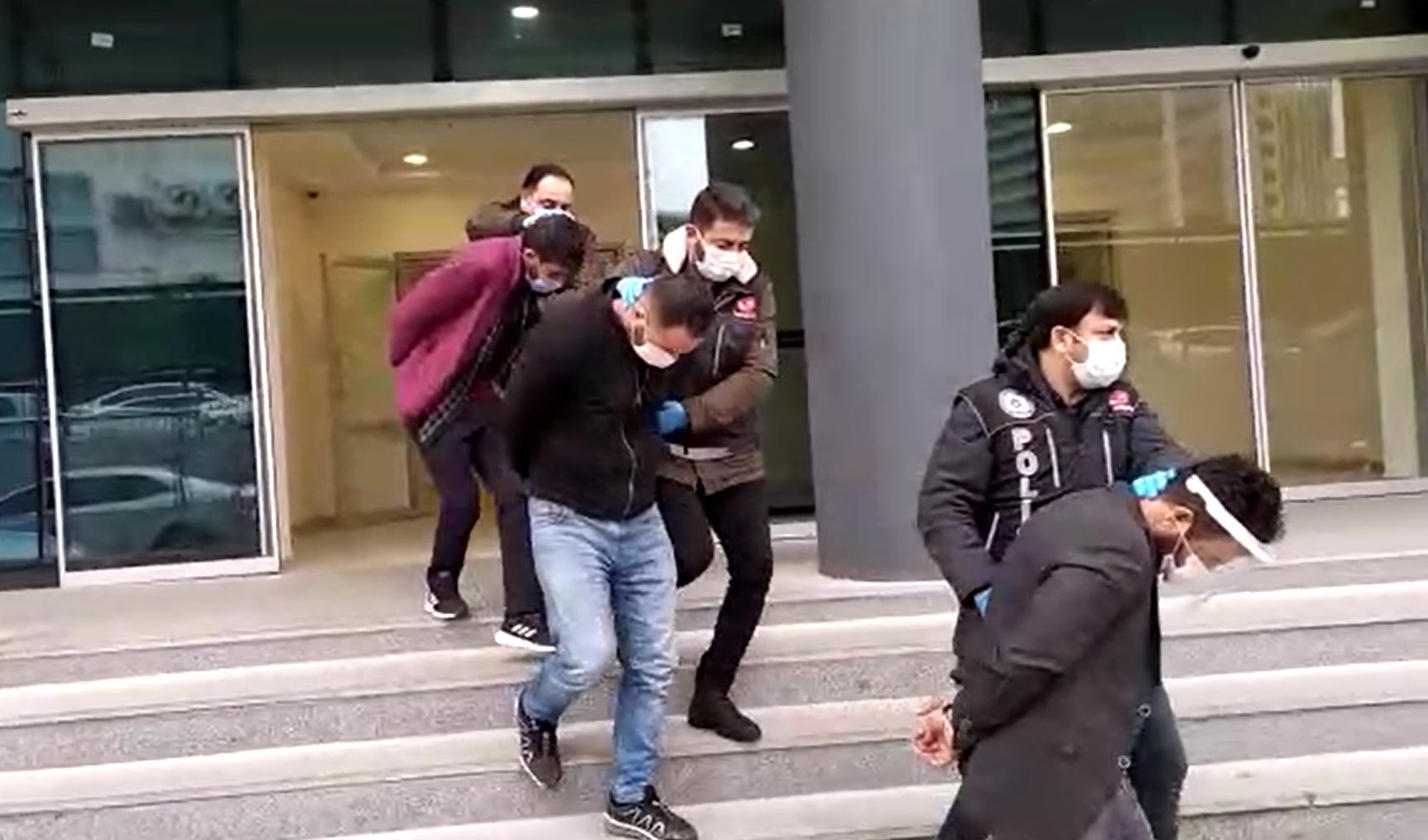 Bursa’da suçüstü yakalanmışlardı, tutuklandılar
