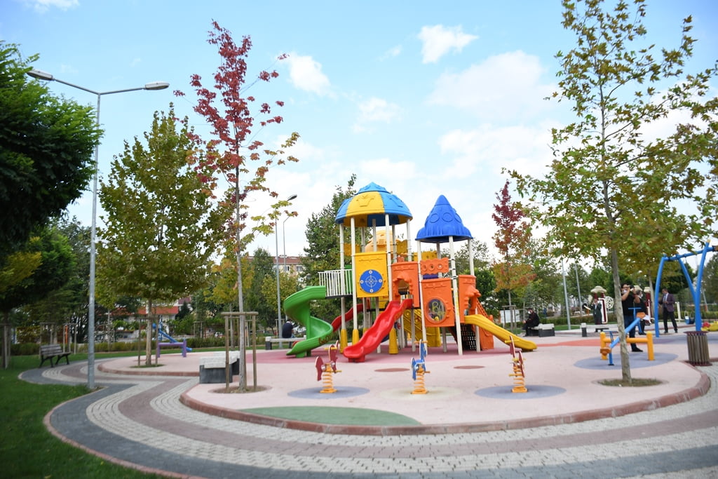 İnegöl’de 12 çocuk parkı kamera sistemleriyle donatıldı