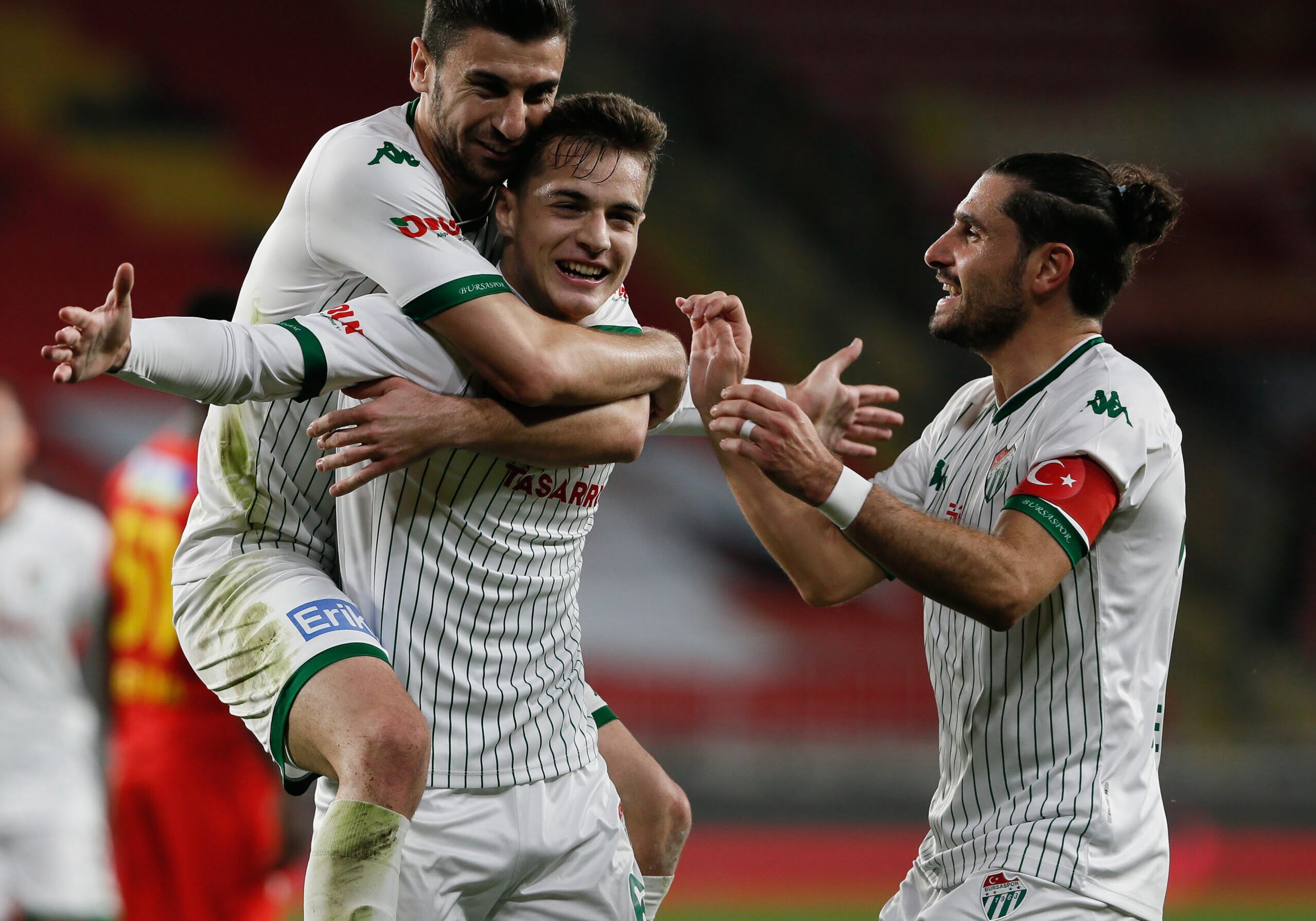 Bursaspor süper lig temsilcisi Göztepe’yi kupada 5-4 yenip bir üst tura yükseldi