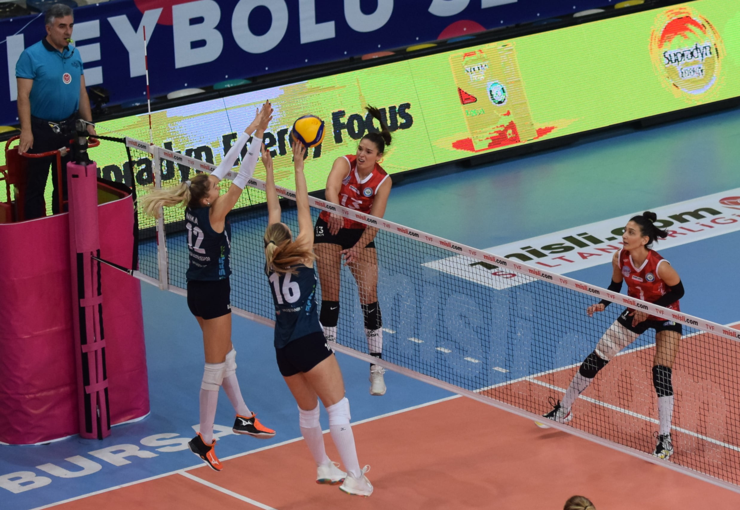 Nilüfer’in sultanlarından 3-0’lık galibiyet