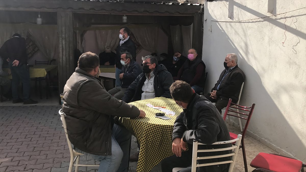 Berberdeki gizli kapıdan girilen dernek lokaline kumar baskını