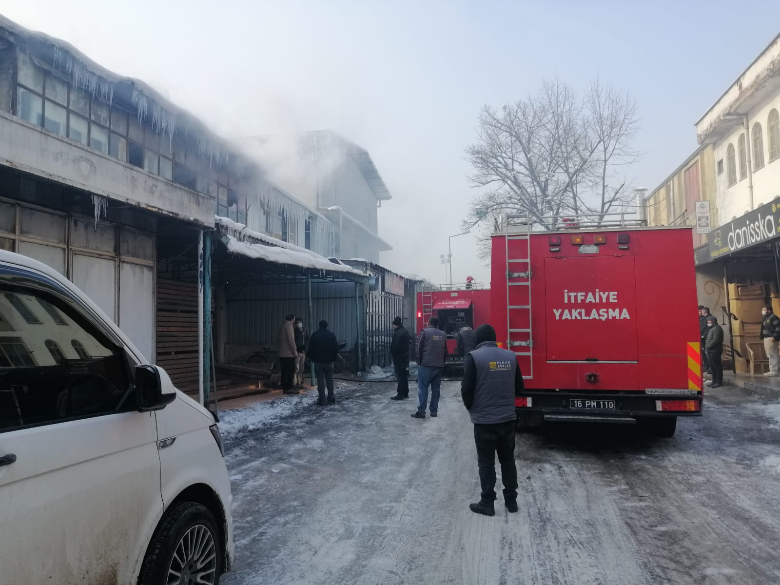 Bursa’da kereste işletmesinde yangın