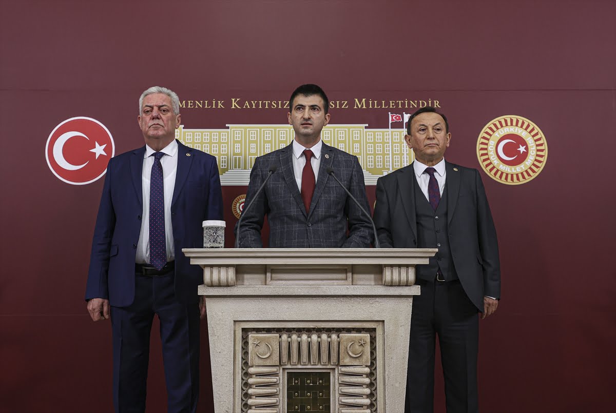 CHP’den flaş ayrılık! 3 vekil istifa etti