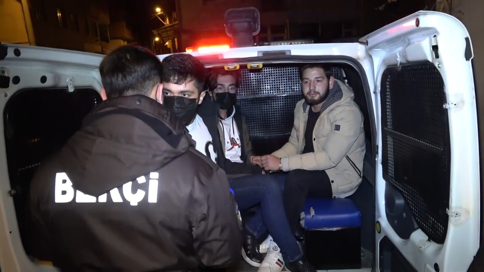 Yeni yılı silahlarla karşılayınca, başlarına gelmeyen kalmadı
