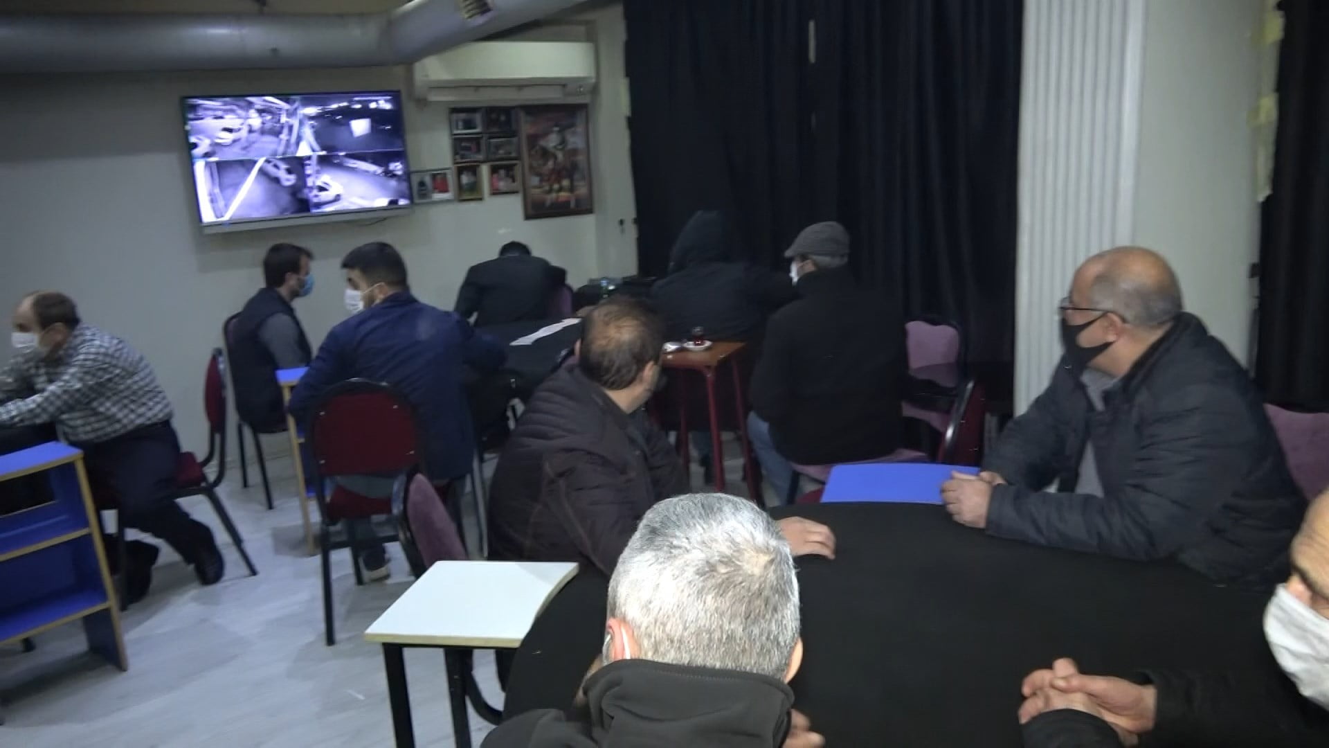 Bursa’da kaçak kumarhaneye korona baskını