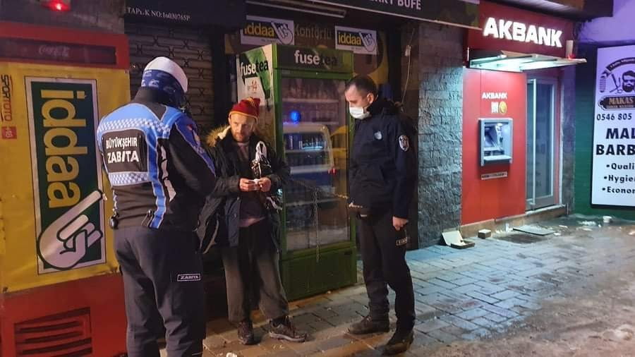 Donmak üzereyken zabıta ekipleri kurtardı