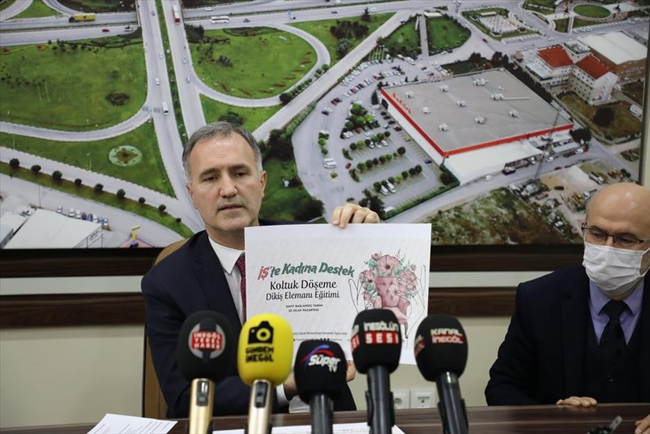 İnegöl Belediyesi’nden koltuk döşeme kursu