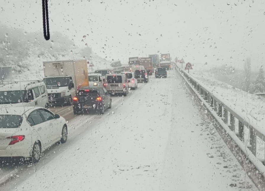 İznik-Yenişehir yolu trafiğe kapandı