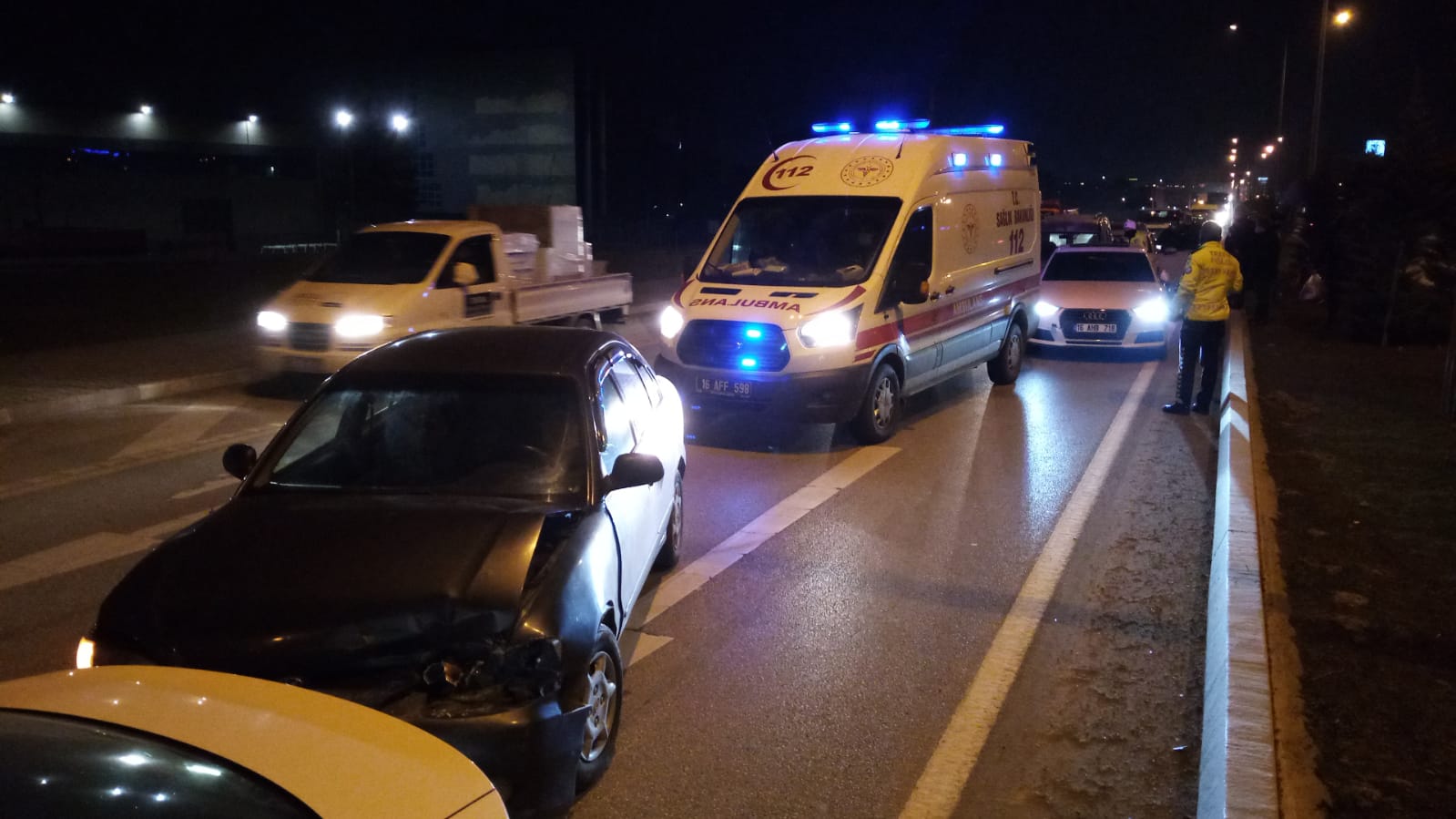 Bursa’da 6 otomobil ve bir ambulans birbirine girdi