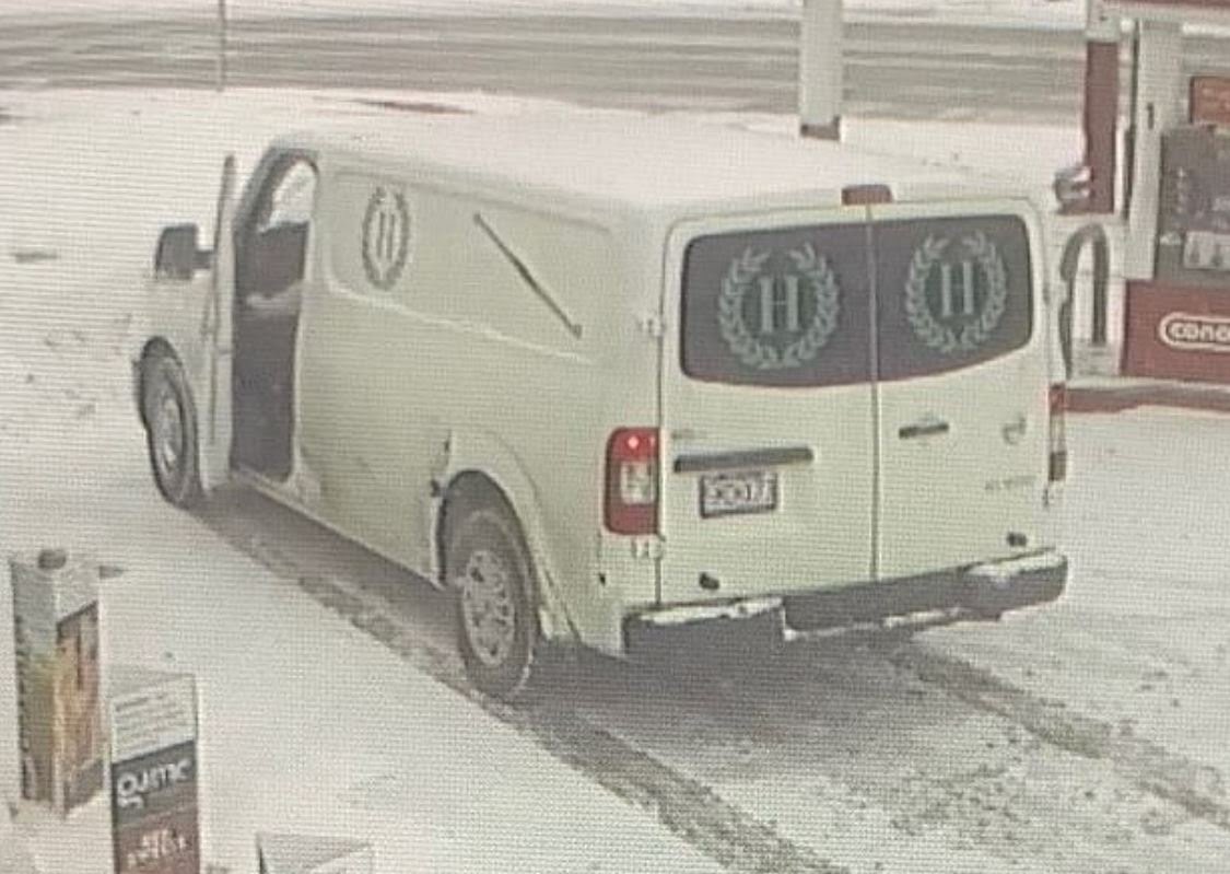 İçinde ceset olan cenaze aracını çaldılar