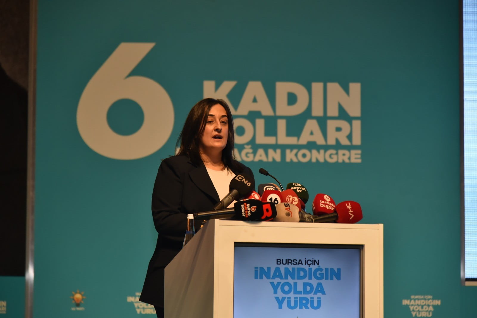 Bursa AK Parti’de kadın kolları başkanı seçildi