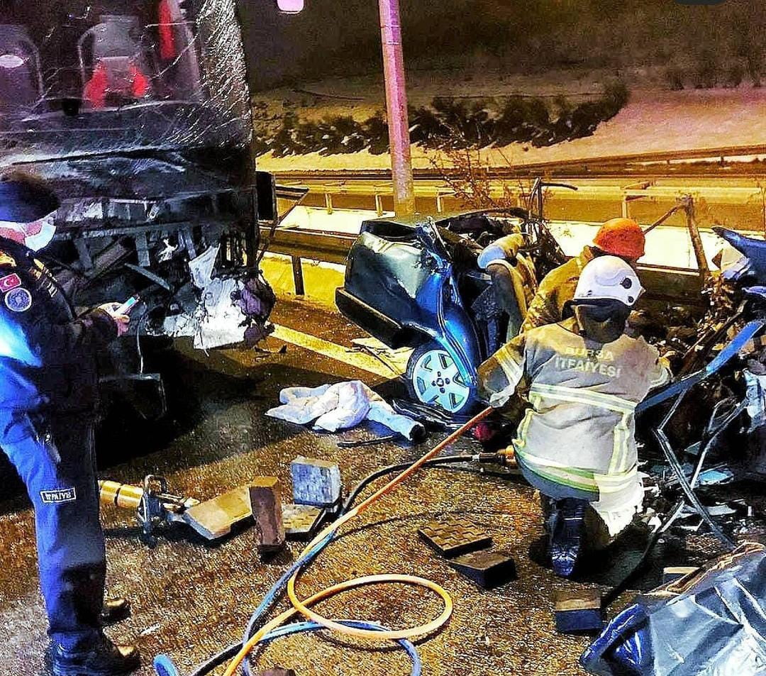 Bursa’da ölümlü kaza! Ters şeride  girip otobüsle çarpıştı