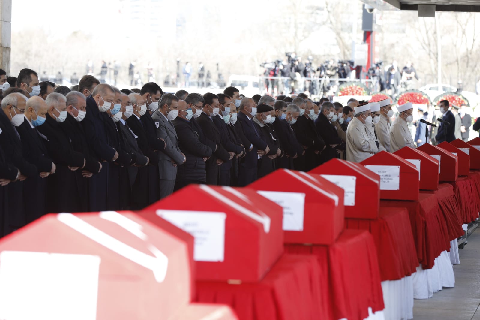 Türkiye kahramanlarını uğurladı
