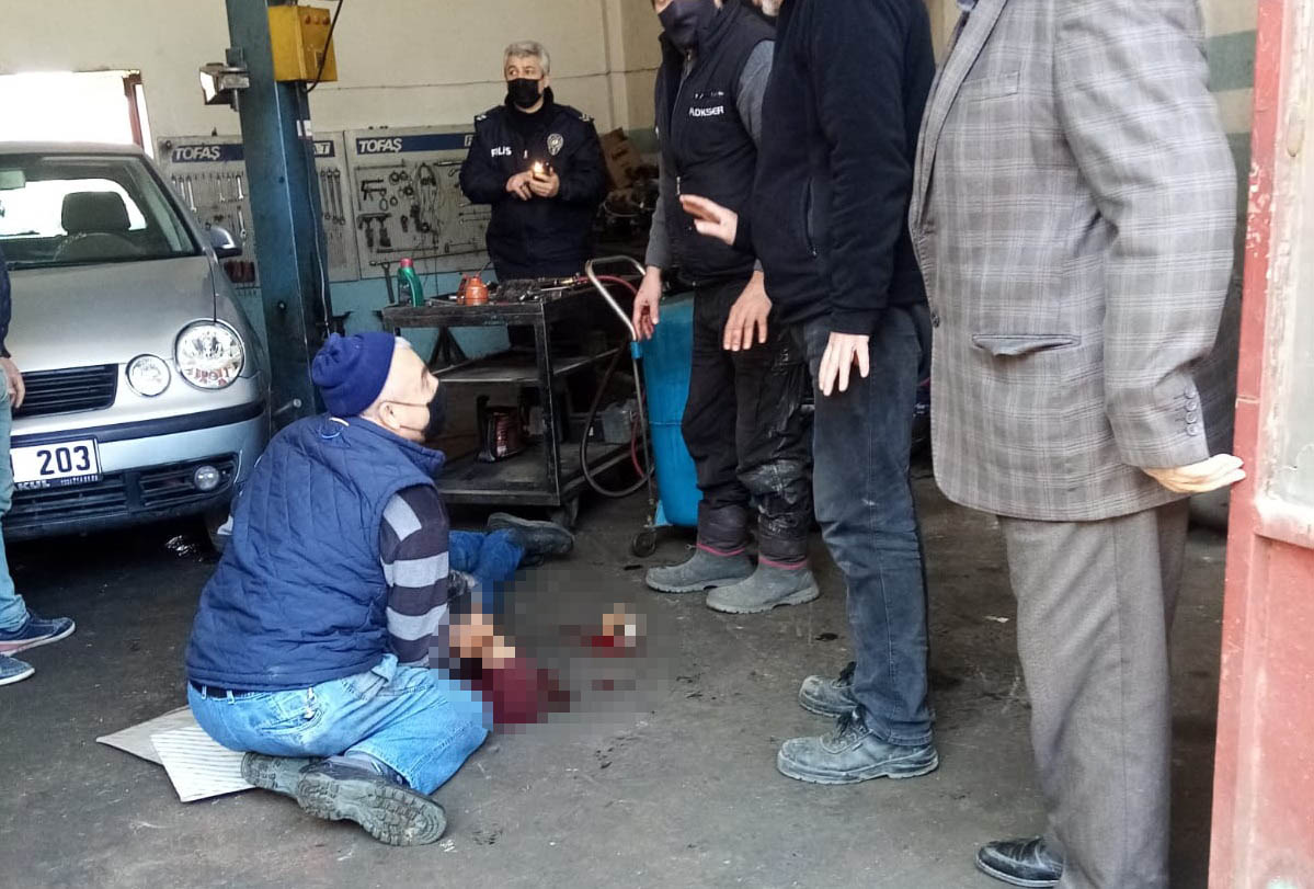 Bursa’da tamir ettiği otomobil üzerine düştü