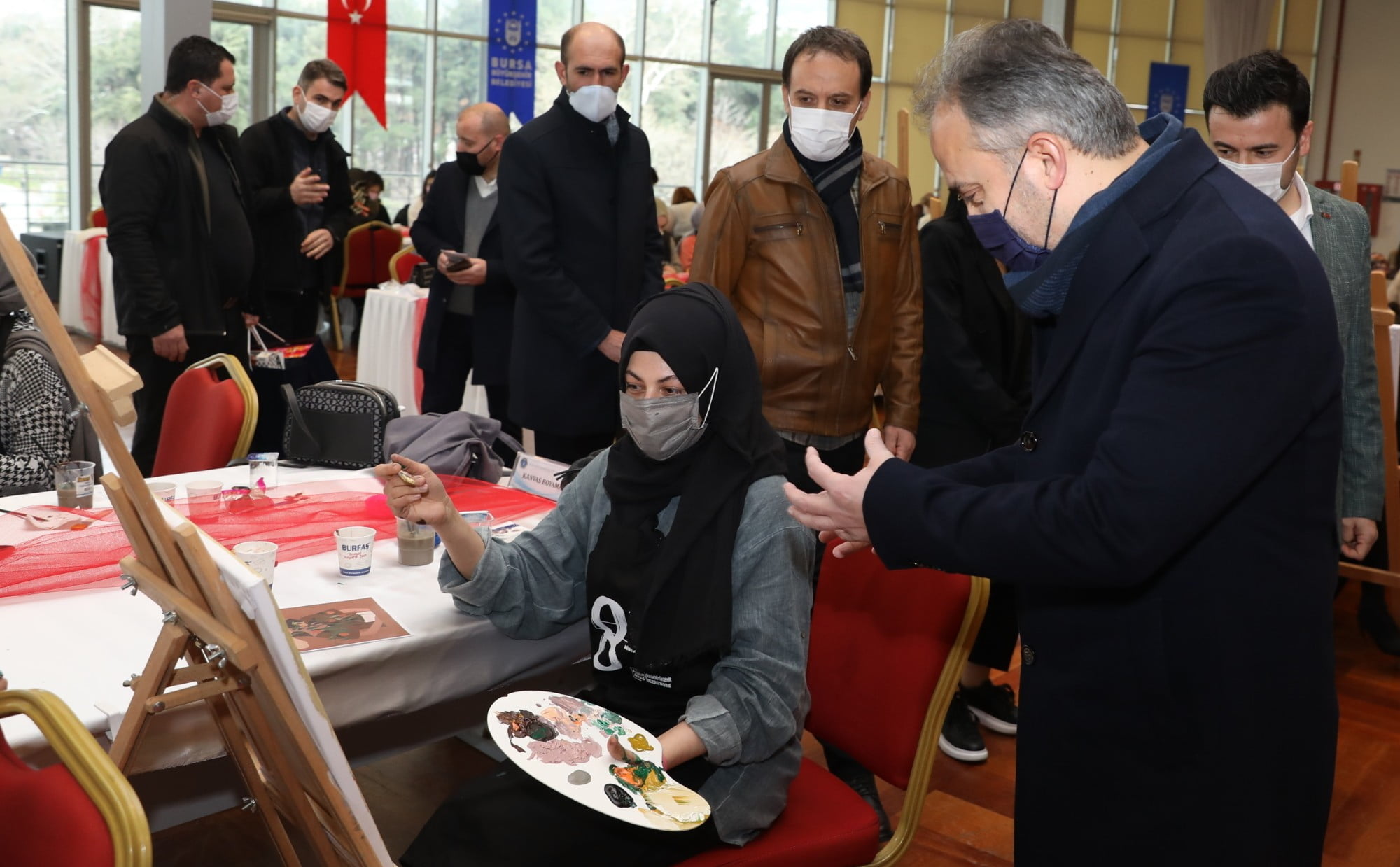 Bursa’da kadınların korona ilacı: Nakış, makrome, resim