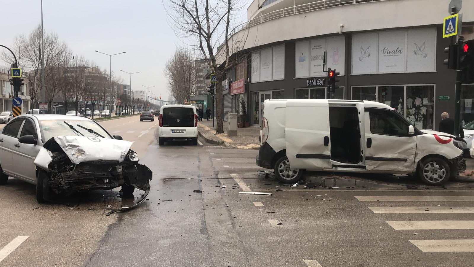 Bursa’da kırmızı ışık ihlali: 9 yaralı