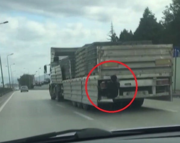 Bursa’da TIR dorsesinde ölümüne yolculuk