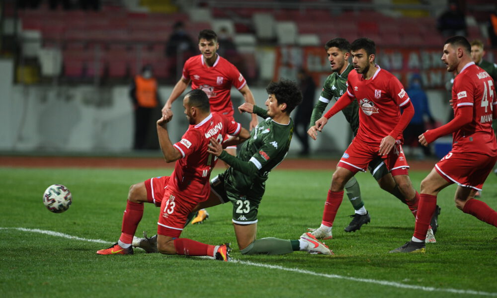 Bursaspor’un attığı 5 şutun 1’i gol oluyor