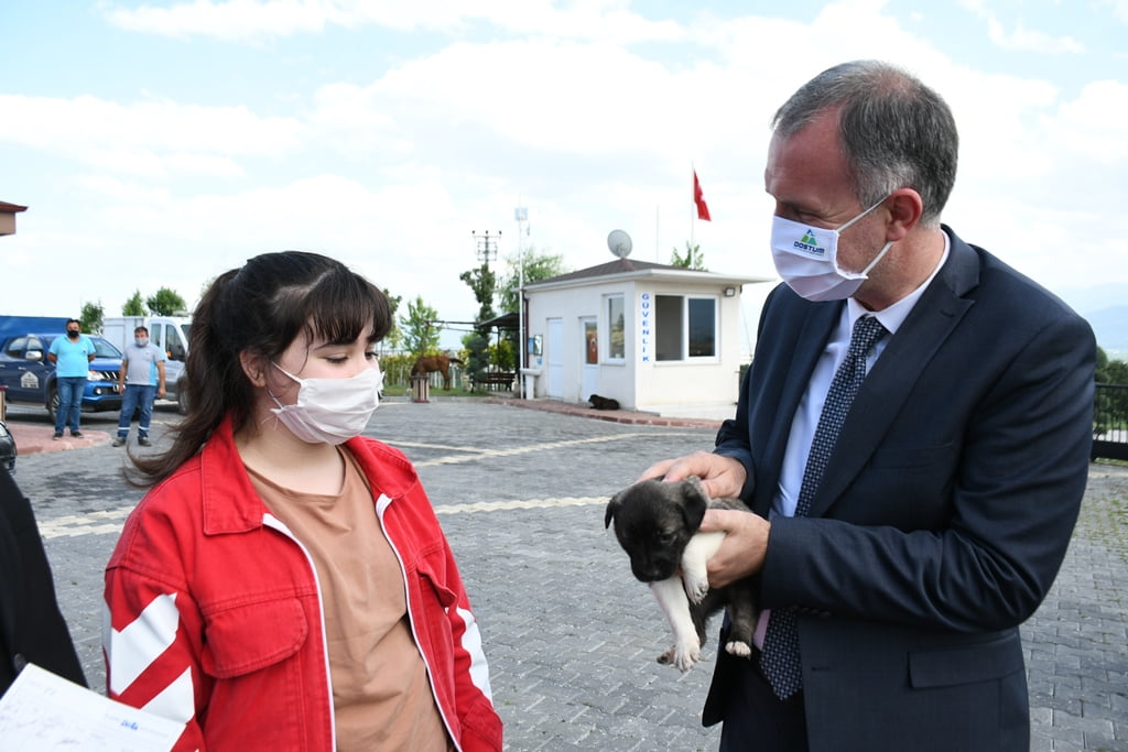 Bursa İnegöl’de sahiplenilen hayvanların 1 yıllık muayenesi ücretsiz yapılıyor