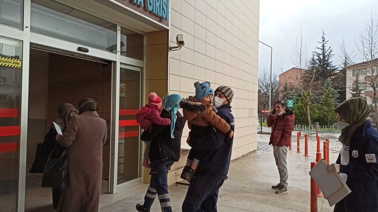 Bursa’da tiner içen ikizler hastanelik oldu