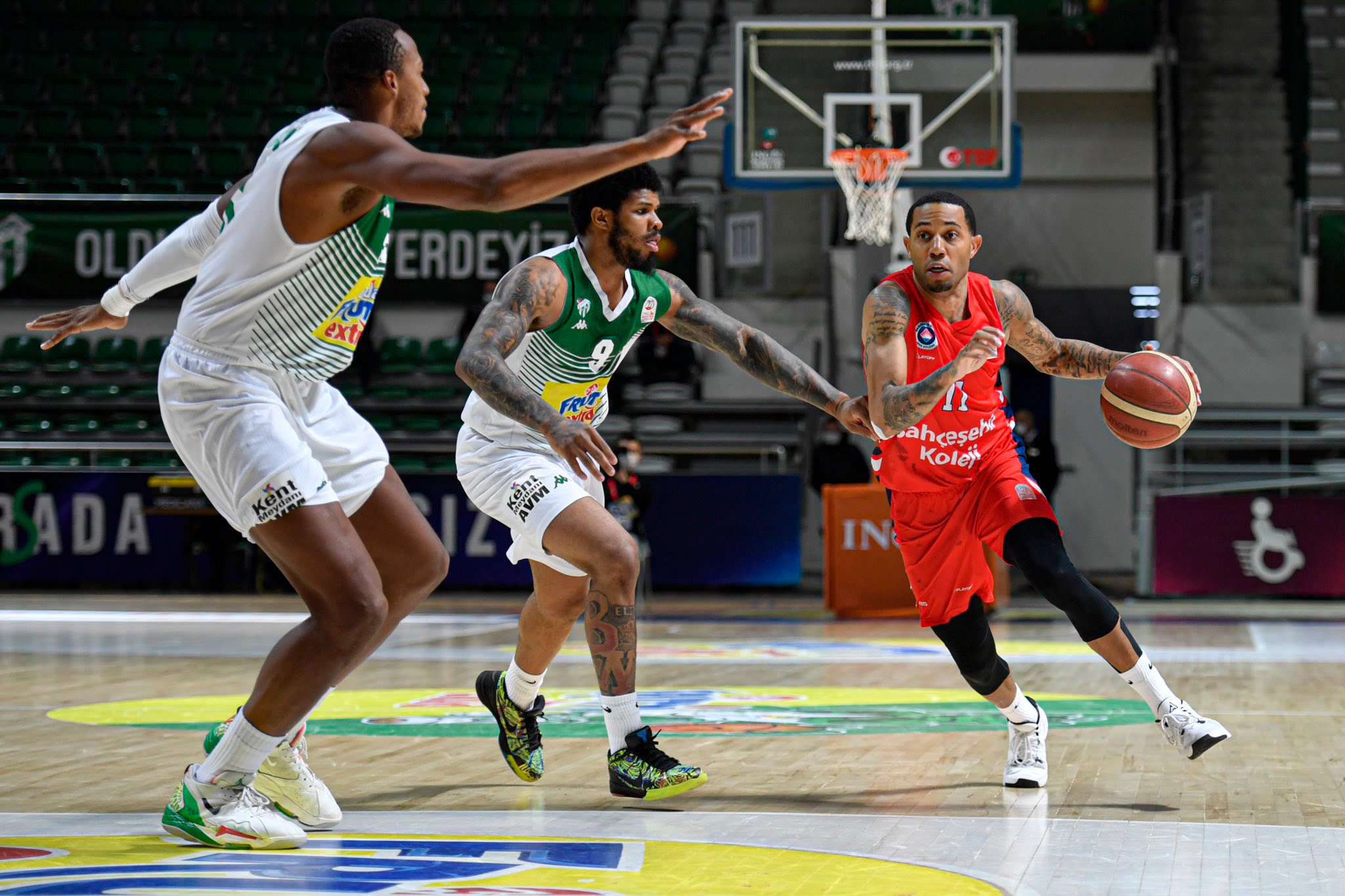 F.E. Bursaspor: 67 –  Bahçeşehir Koleji: 64