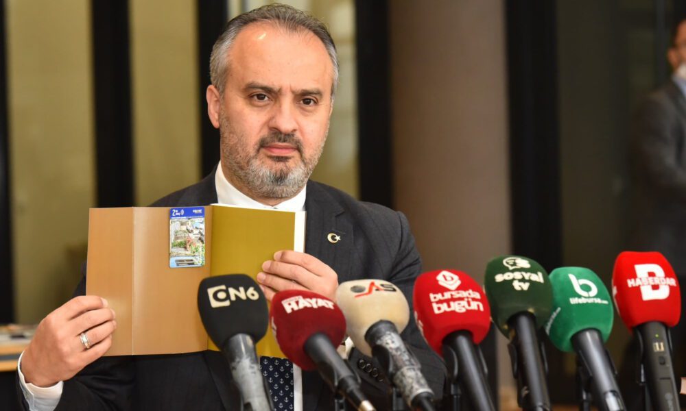 Bursa’da kitap okuyan 2 binişlik BursaKart kazanıyor