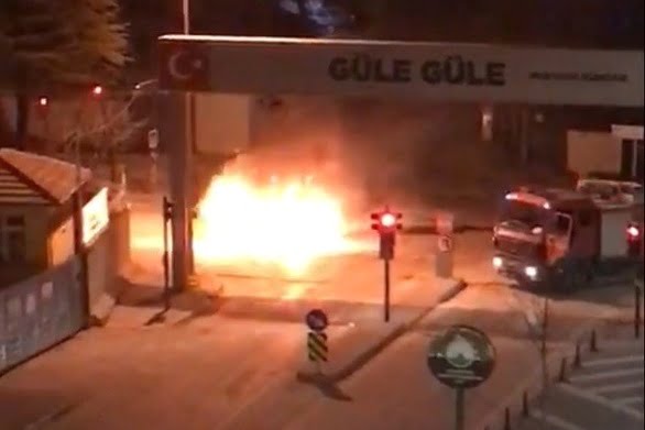 Bursa’da seyir halindeki araç yandı
