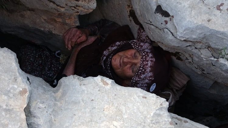 Sıkıştığı kayalıklarda 3 gün sonra fark edildi