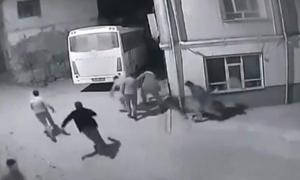Jandarmayı görünce çil yavrusu gibi dağıldılar