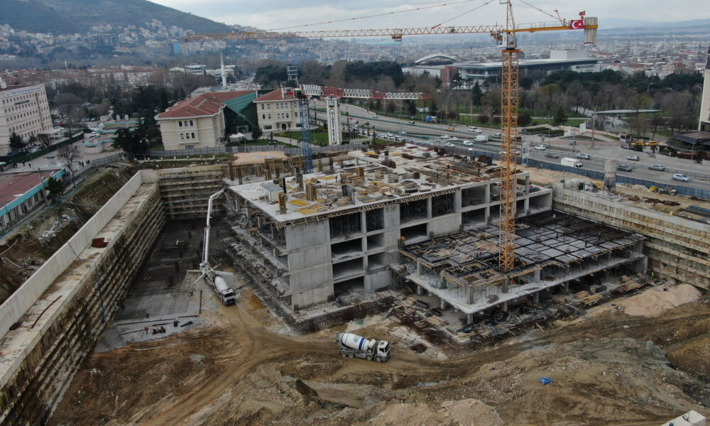 Osmangazi Meydanı dualarla yükseliyor
