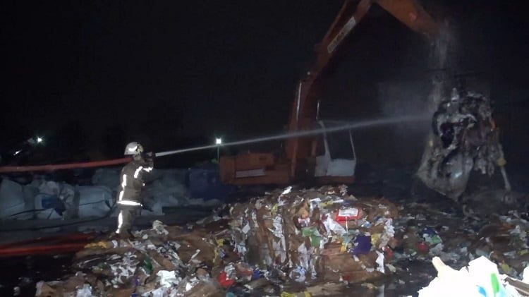 Bursa’da geri dönüşüm tesisinde yangın