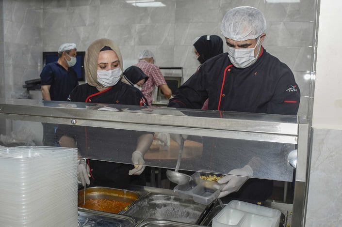Bursa Karacabey’de aşevi ihtiyaç sahiplerine büyük katkı sağlıyor