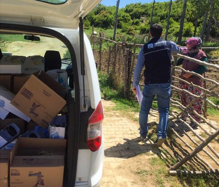 Karacabey Belediyesi’nden çocuklara bayram hediyesi
