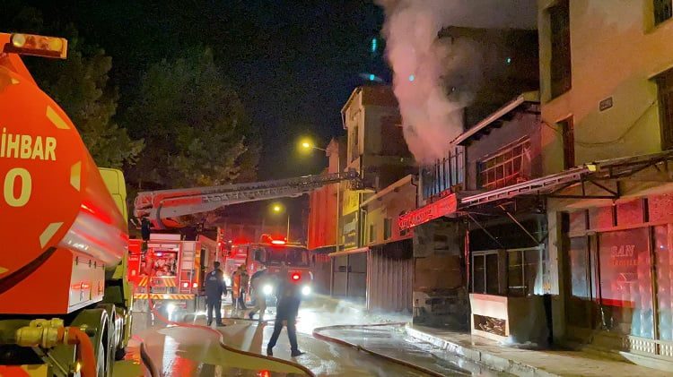Bursa’da sünger deposu 1 aysa 2 kez yandı