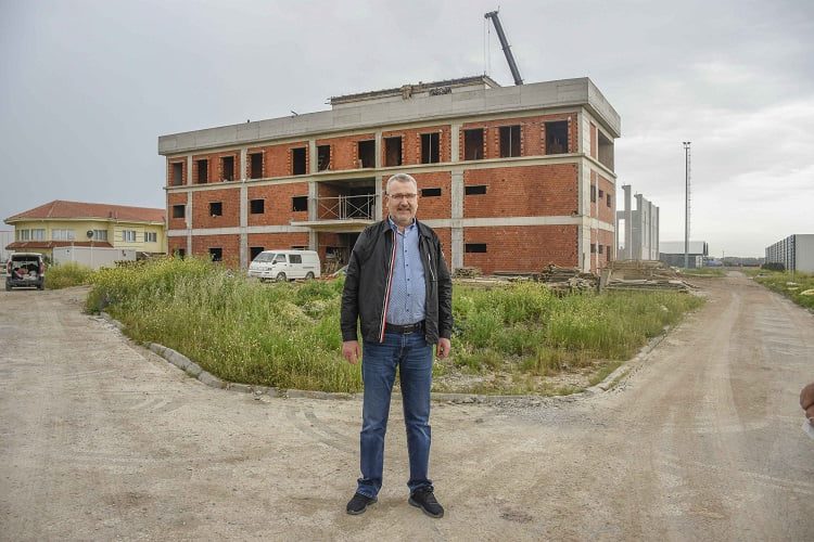 Başkan Özkan Karacabey’deki spor kompleksi inşaatını inceledi
