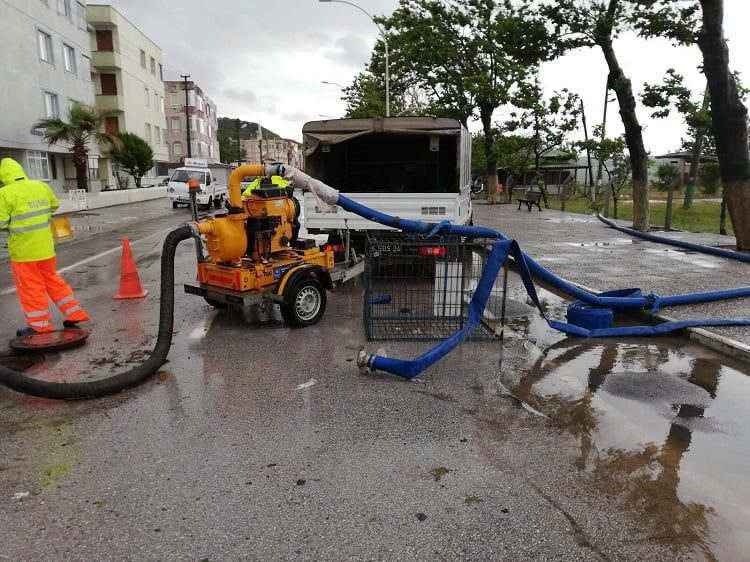 BUSKİ’den sel bölgesine anında müdahale