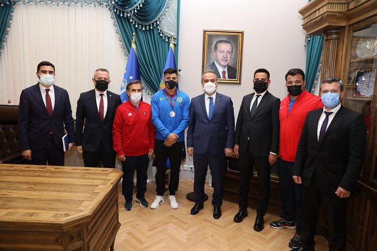 Avrupa üçüncüsü Ergen’den Başkan Aktaş’a ziyaret