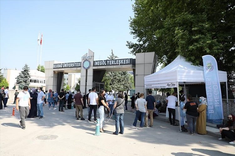 İnegöl Belediyesi YKS’de gençlerin yanında