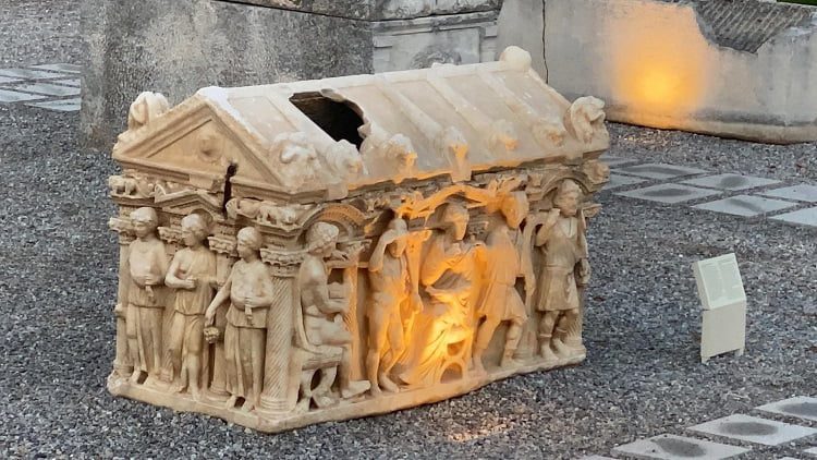 Bursa’daki bu mezarlar sanat eserlerini aratmıyor