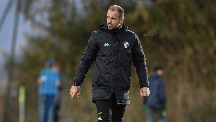 Bursaspor Teknik Direktörü: Maksimum 7-8 transfer yapacağız