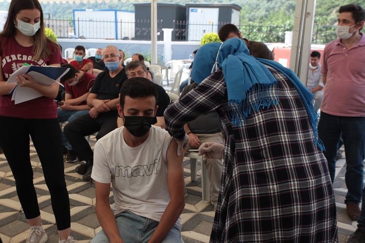 BOSAB’da 1 günde bin kişi aşılandı