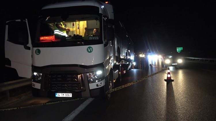 Bursa’da otobanda yürüyen yayaya TIR çarptı