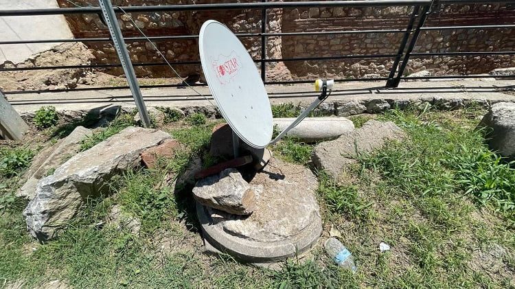 Bursa’da 2 bin yıllık sütuna çanak monte edildi