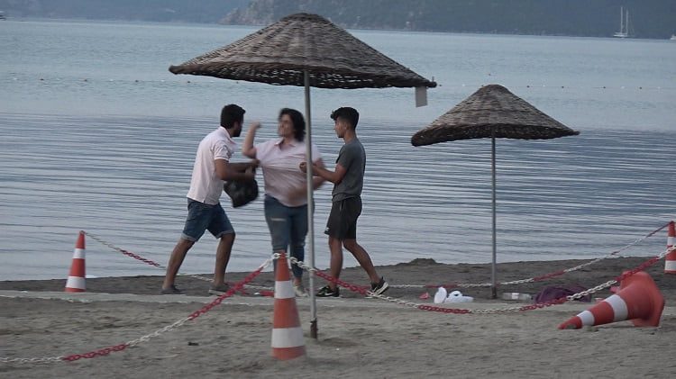 Plajda tekme tokat kavga