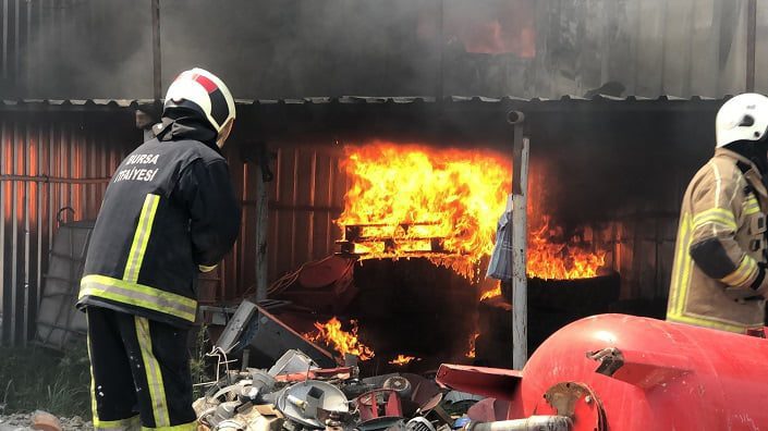 Bursa’da geri dönüşüm tesisinde yangın