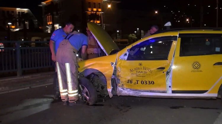 Merinos Kavşağı’nda kaza! Yol 1 saat trafiğe kapandı