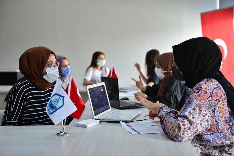 Yıldırım’dan öğrencilere ücretsiz danışmanlık hizmeti