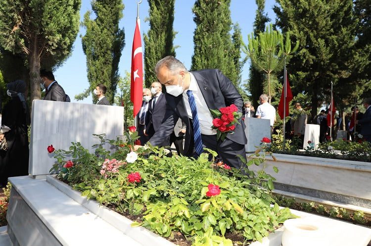 Bursa’da şehitliklerde anma töreni düzenlendi